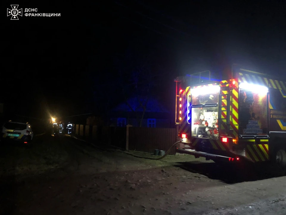 У пожежі на Прикарпатті загинули двоє чоловіків, ще двох врятували