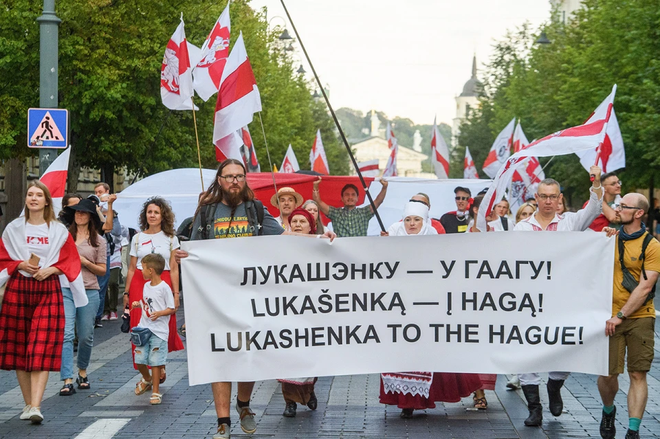 Марш білорусів у Вільнюсі в четверту річницю виборів президента Білорусі 2020 р