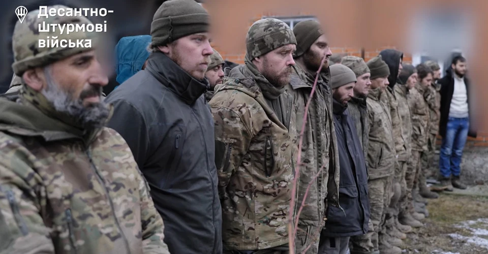 українські десантники взяли у полон 27 російських військових