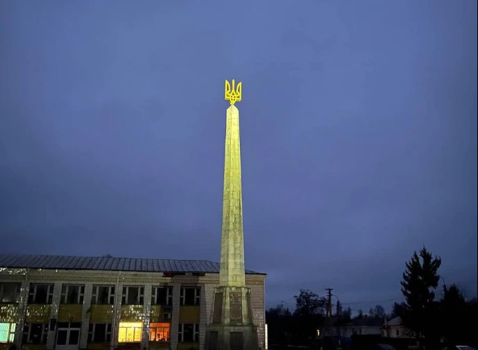 Львівська 103 бригада ТрО встановила на Сумщині герб України замість радянської зірки
