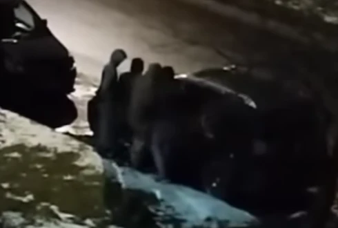 У Шептицькому четверо підлітків близько опівночі намагалися відкрити кілька машин