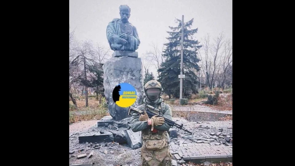 пам'ятник Шевченку у Новогродівці