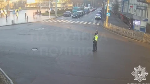 У Рівному покарали водія авто, який не зупинився під час хвилини мовчання
