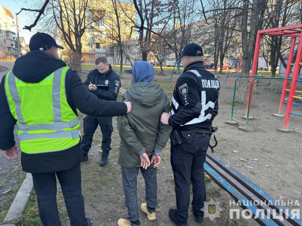 На Закарпатті затримали чоловіка, який займався збутом бойових гранат