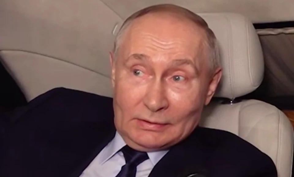 Путін дає інтерв'ю в салоні авто