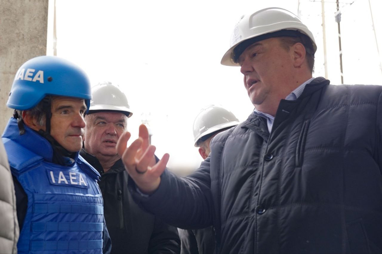 Очільник МАГАТЕ Гроссі (на фото зліва) перебуває з робочим візитом в Україні