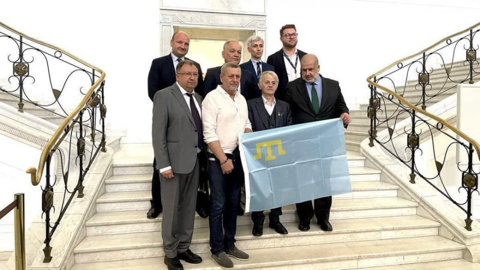 MP Mykola Kniazhytskyi with Crimean Tatar MPs