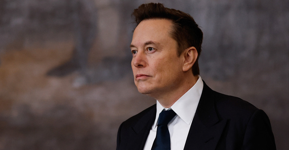 Маск відреагував на твіт Федорова про відновлення роботи Starlink та пояснив, хто регулює його швидкість