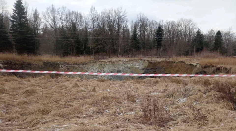 У Стебнику на Львівщині утворилось карстове провалля