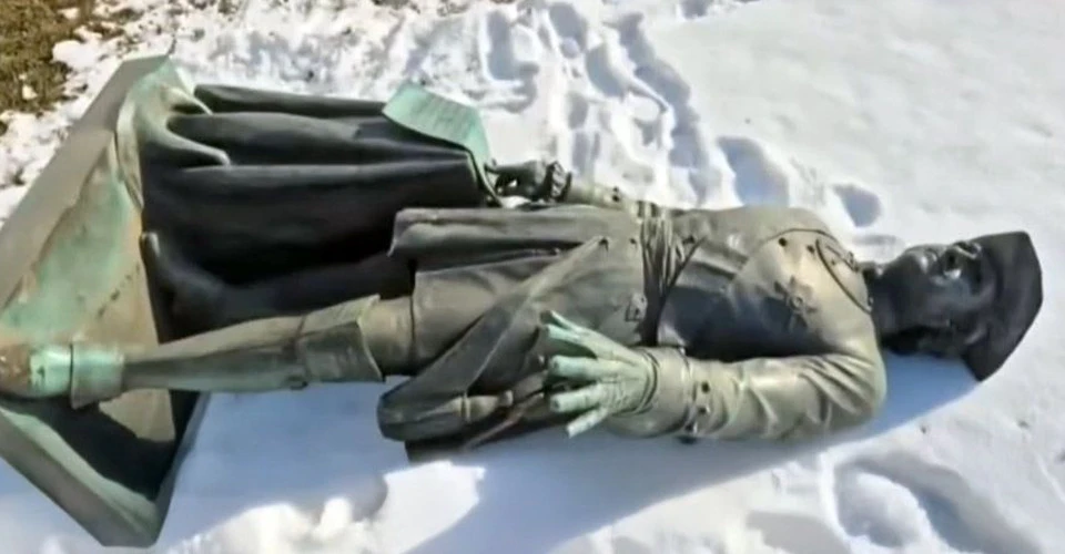 в Полтаві демонтували пам&rsquo;ятник Петру