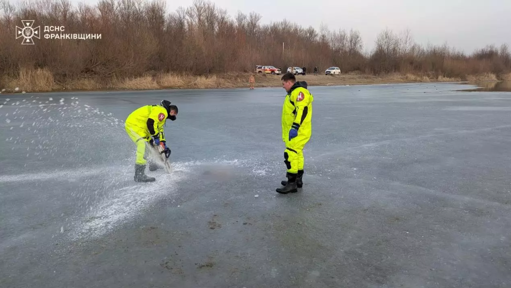На Прикарпатті під льодом у річці Прут знайшли тіло чоловіка
