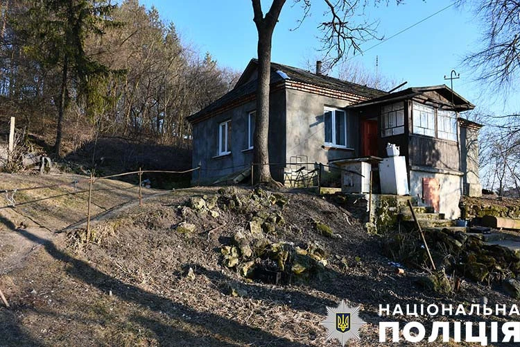 На Тернопільщині пʼяний 25-річний чоловік до смерті побив власну бабусю