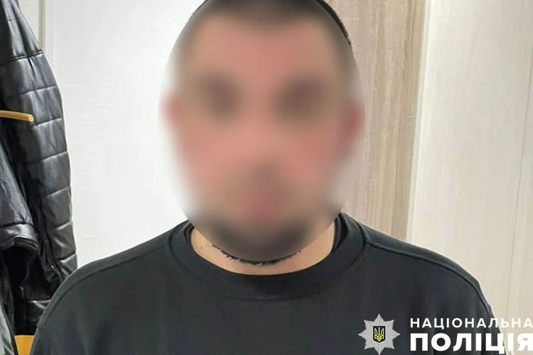 У Тернополі на ринку раніше судимий чоловік пограбував пенсіонера