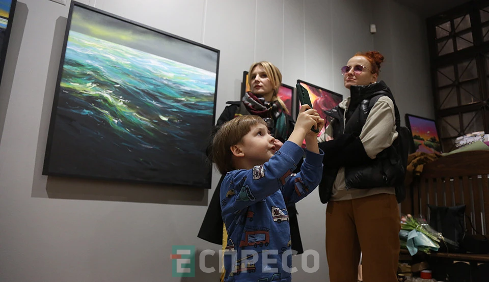 виставка "Земля, що шукає світло" Лілії Студницької у Львові