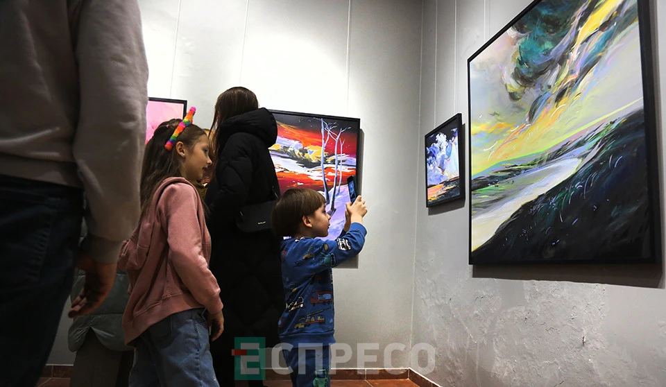 виставка "Земля, що шукає світло" Лілії Студницької у Львові