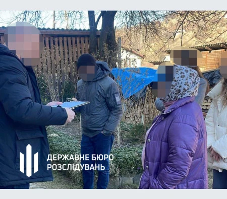 На Франківщині ДБР викрило групу, яка за пів року переправила через кордон щонайменше 150 чоловіків