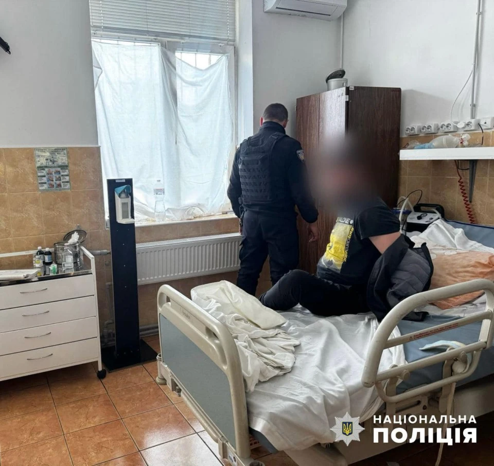Вдарив медсестру ножем: на Закарпатті затримали пацієнта лікарні