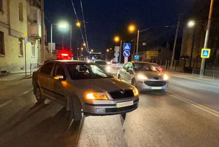 У Львові під колеса авто потрапила літня жінка