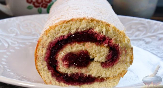 рулет із джемом