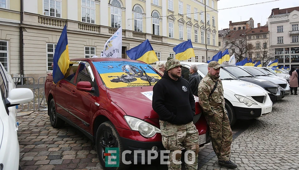 передача 35 автівок у Львові від проєкту ГеройCar