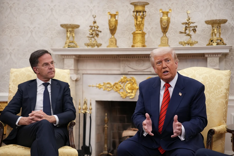 Генеральний секретар НАТО Марк Рютте та президент США Дональд Трамп проводять зустріч в Овальному кабінеті Білого дому 13 березня 2025 р.