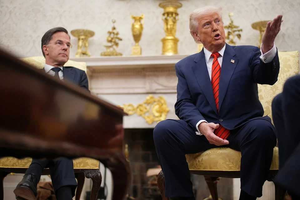 Генеральний секретар НАТО Марк Рютте та президент США Дональд Трамп проводять зустріч в Овальному кабінеті Білого дому 13 березня 2025 р.