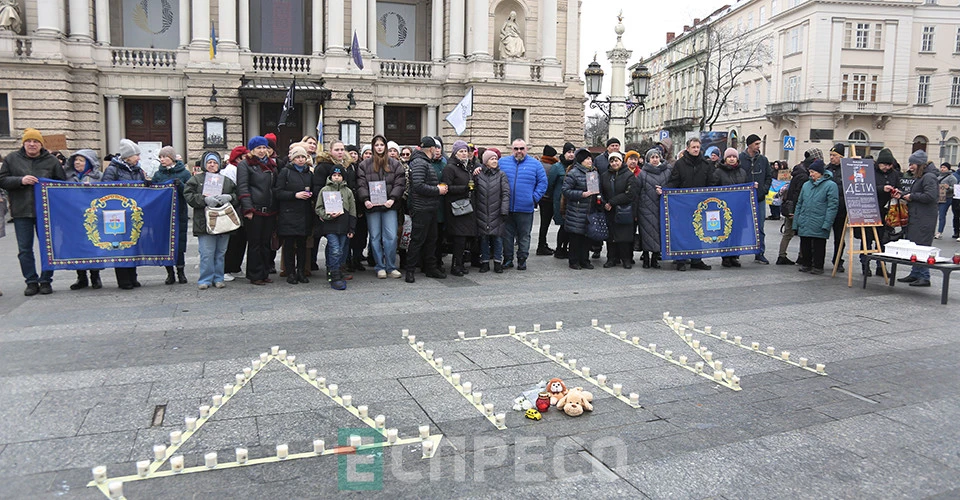 акцію пам'яті до третьої річниці трагедії у Маріупольському драмтеатрі у Львові
