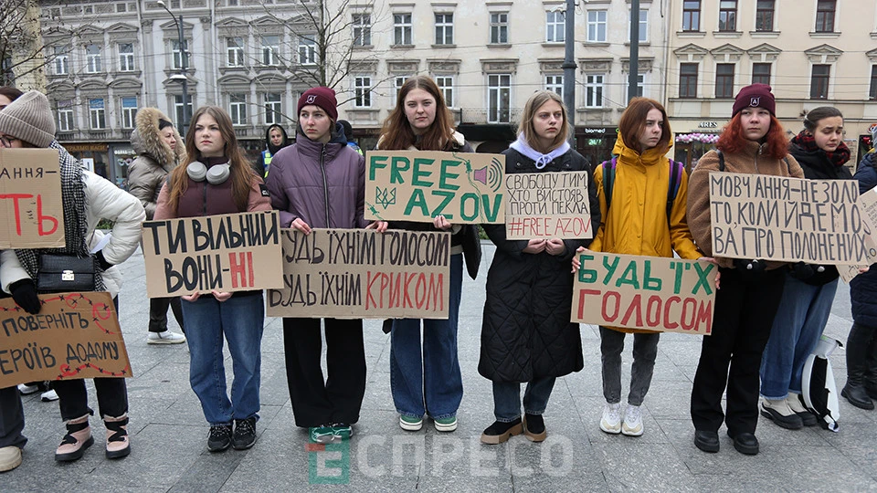 акцію пам'яті до третьої річниці трагедії у Маріупольському драмтеатрі у Львові