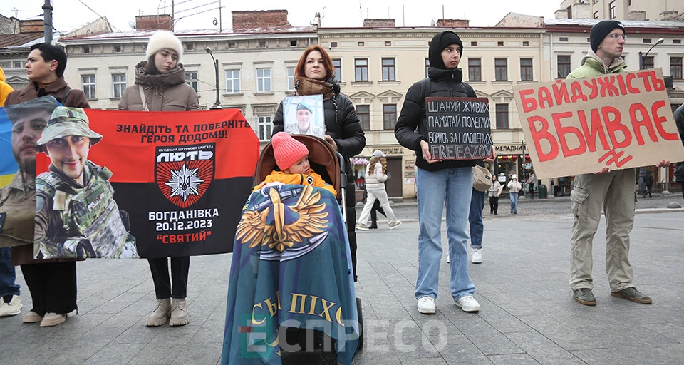 акцію пам'яті до третьої річниці трагедії у Маріупольському драмтеатрі у Львові