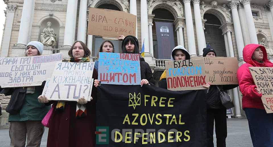 акцію пам'яті до третьої річниці трагедії у Маріупольському драмтеатрі у Львові