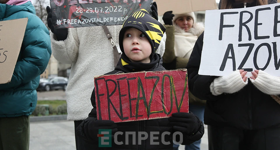 акцію пам'яті до третьої річниці трагедії у Маріупольському драмтеатрі у Львові