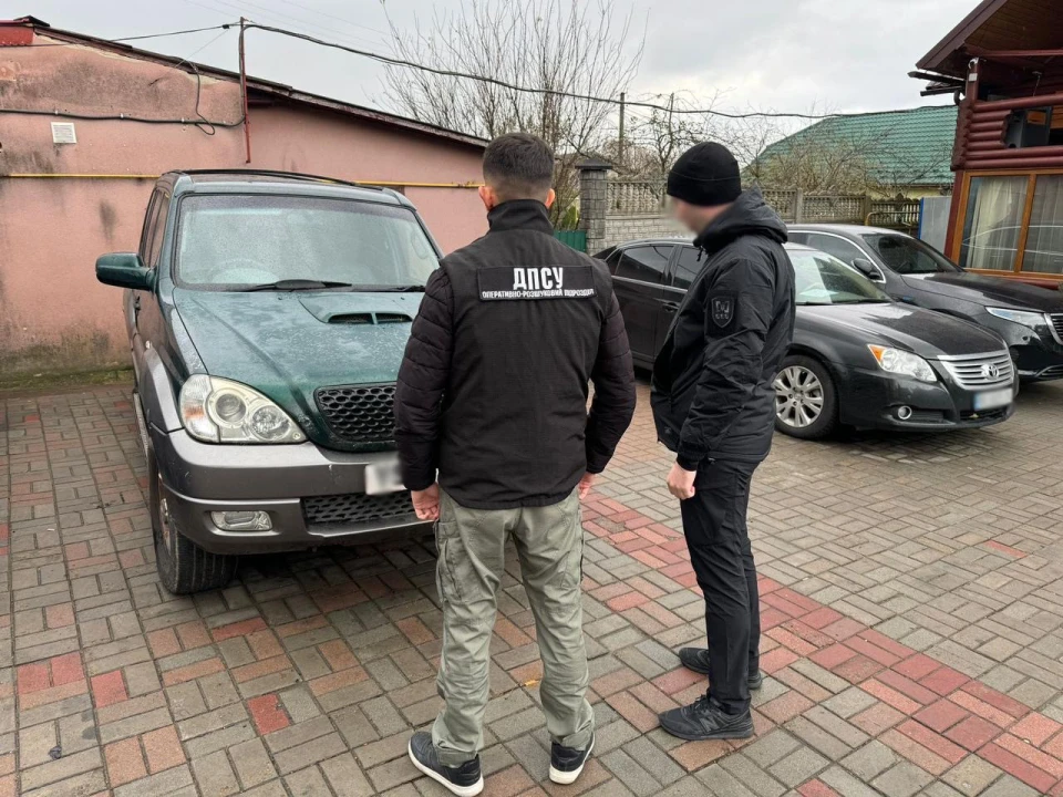 Під виглядом гуманітарки: на Львівщині прикордонники ліквідували незаконну схему ввезення авто