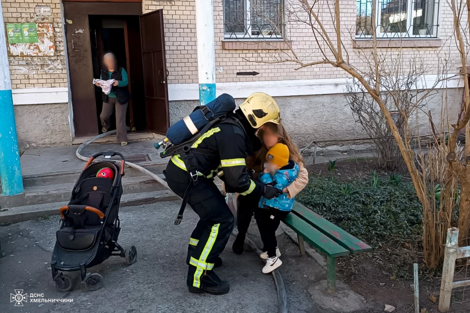 У Кам’янці-Подільському сталася пожежа в квартирі, евакуйовано трьох людей