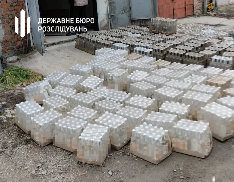 ДБР викрило на Рівненщині виробництво фальсифікованого алкоголю у промислових масштабах