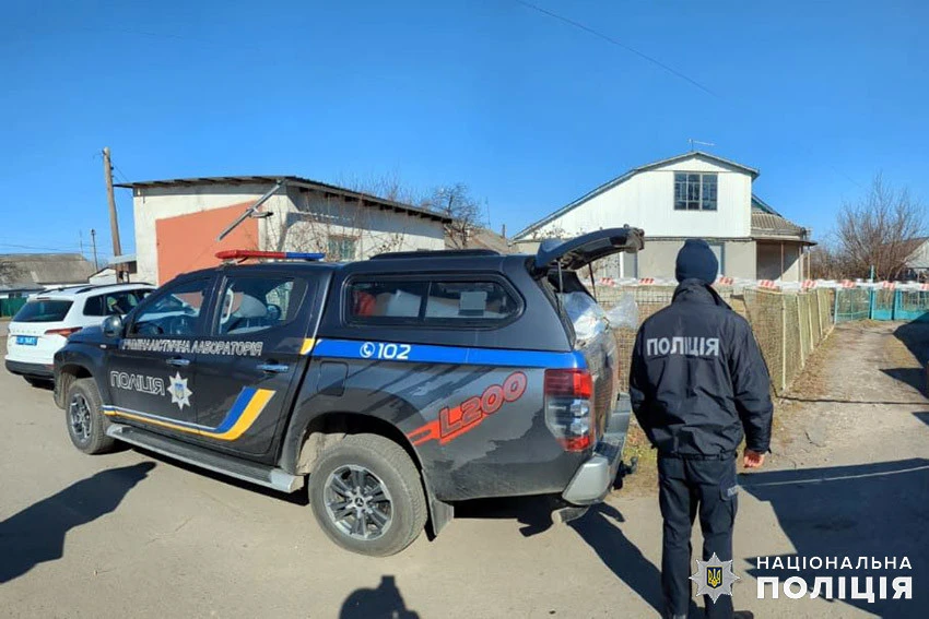 Убив тещу і закопав на подвірʼї: на Хмельниччині затримали зловмисника