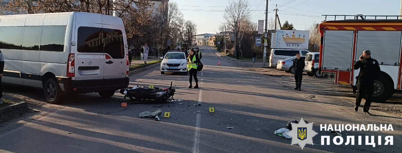 У Жовкві мотоцикліст потрапив під мікроавтобус