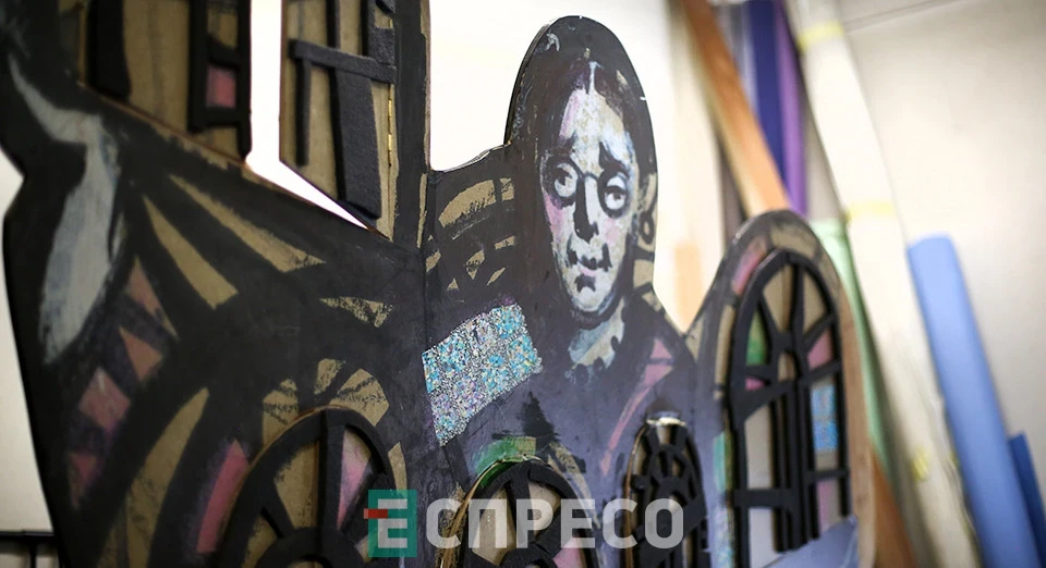 декорації до вистави "Закапелками театру" у Театрі ляльок