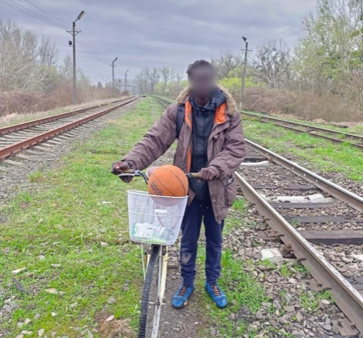 Велосипедом по колії: на кордоні з Угорщиною виявили мешканця Сенегалу