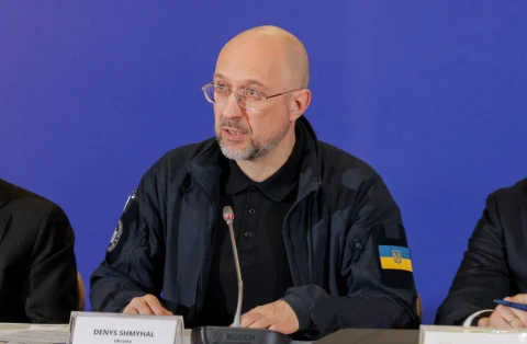 на фото очільник уряду Денис Шмигаль