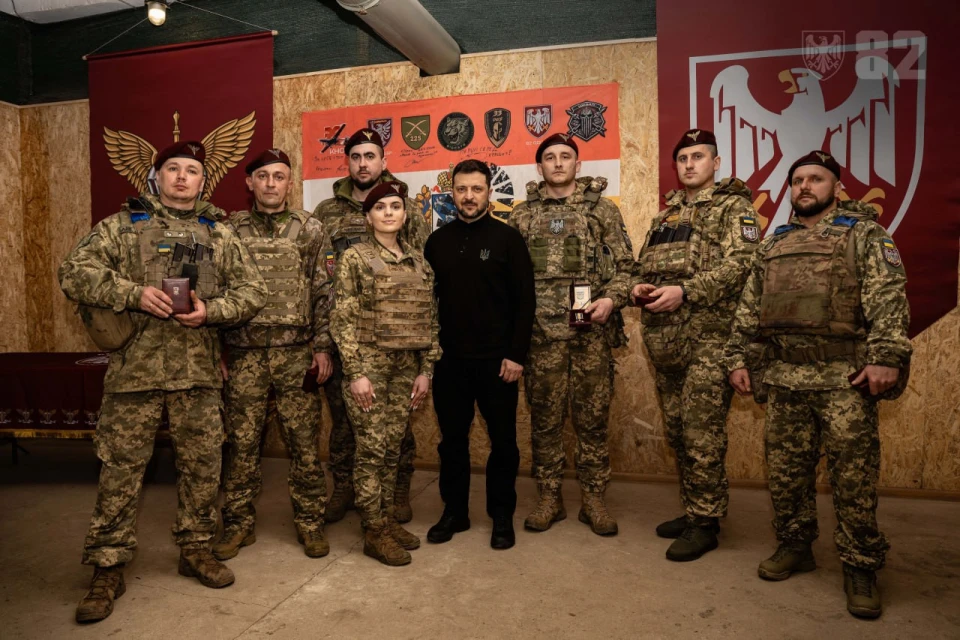 Зеленський нагородив воїнів 82-ї Буковинської бригади, які беруть участь у Курській операції