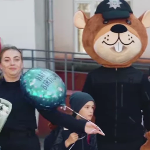 На Волині поліцейські зворушливо привітали з днем народження сина загиблого на війні колеги