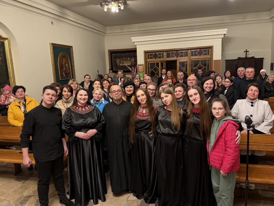 Прикарпатці провели Хресну дорогу у Польщі та зібрали кошти для нужденних і ЗСУ