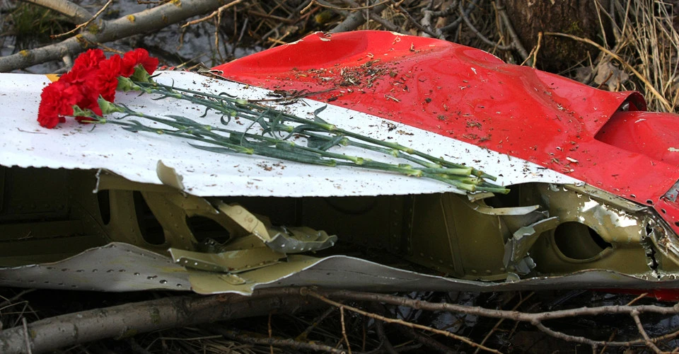 Уламки Ту-154, на якому летів Лех Качинський, 2010