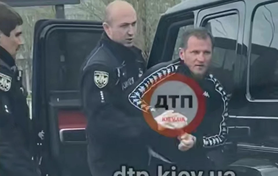 Поліція затримує людину схожу на Олександра Алієва (Київ, Караваєві Дачі, 12.04.2025)