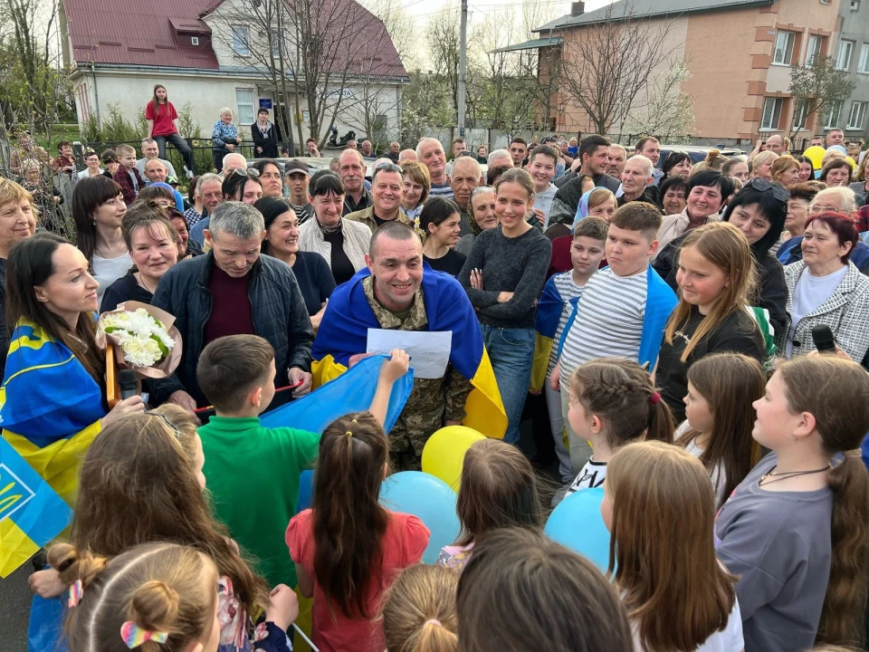 Звільнений з полону військовий Андрій Кусий повернувся додому на Львівщину