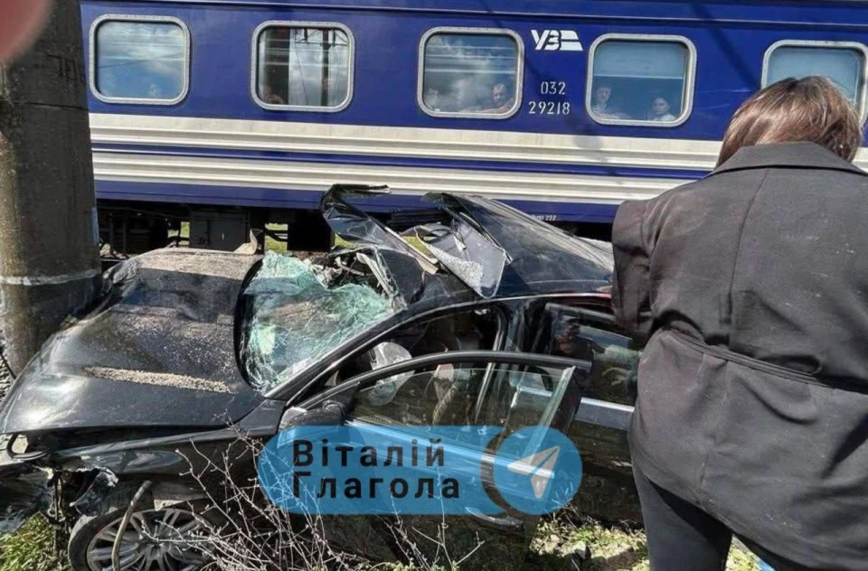 зіткнення потяга і авто