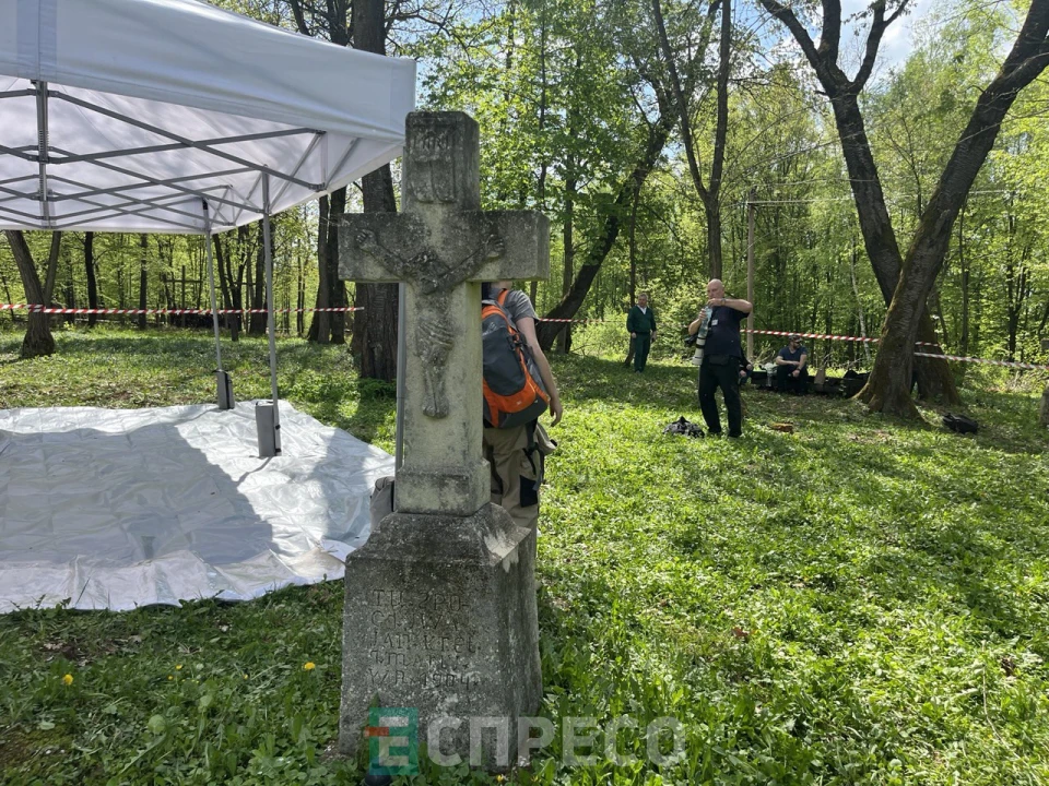Пужники, ексгумація