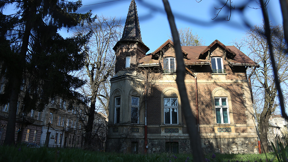 вілла Дзівінського, або вілла "На хресті" у Львові, вул. Чупринки, 21