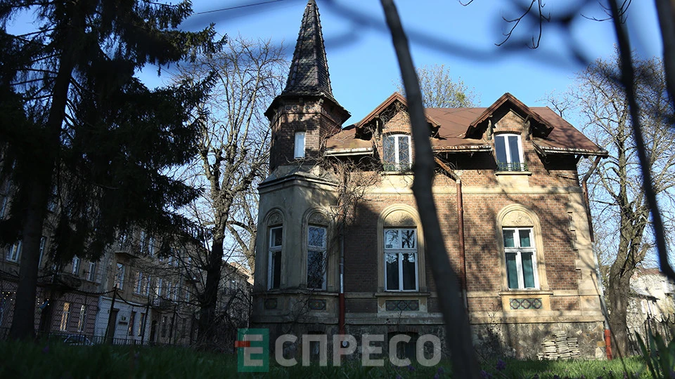 вілла Дзівінського, або вілла "На хресті" у Львові, вул. Чупринки, 21