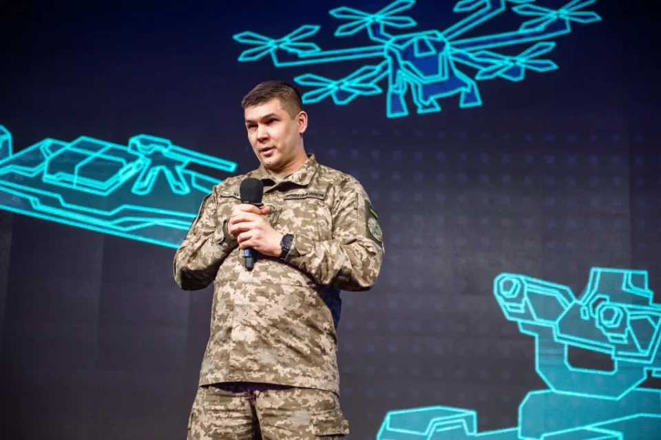 на фото заступник міністра оборони України Валерій Чуркін